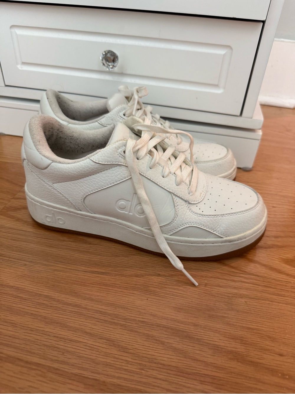 ALO Yoga White recovery Leather Low-Top Sneakers